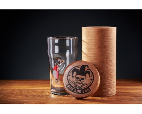 Пивной бокал с настоящей блесной