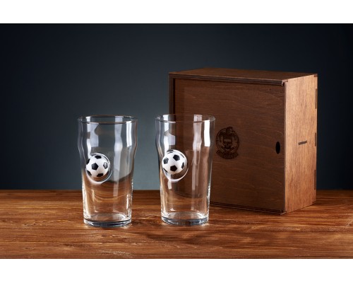 НАБОР ИЗ ДВУХ ПИВНЫХ БОКАЛОВ С МЯЧОМ