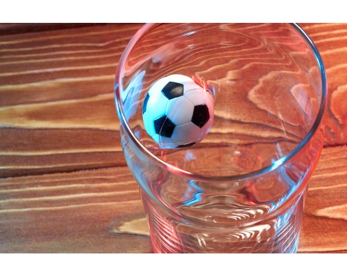 НАБОР ИЗ ДВУХ ПИВНЫХ БОКАЛОВ С МЯЧОМ