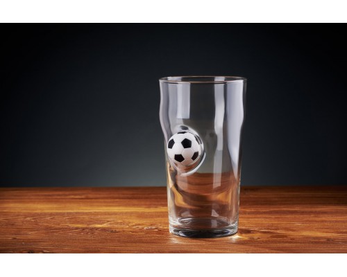 Пивной бокал с мячем