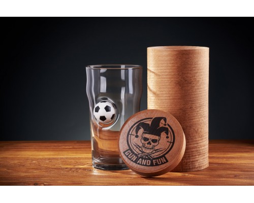 Пивной бокал с мячем