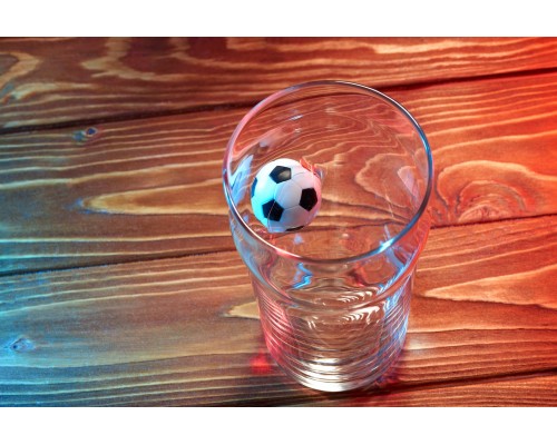 Пивной бокал с мячем